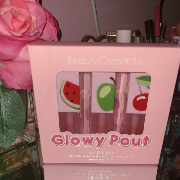 Glory Pout Lip oil trio set by beauty creations - Picture 2 of 2